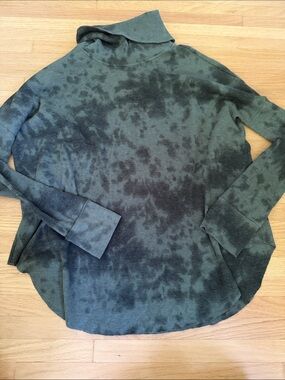Michael Stars Olive Green Tie-Dye Ribbed Turtleneck Long Sleeve Top